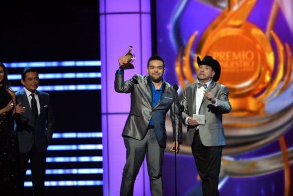 El grupo Montés de Durango se llevó su premio en la categoría Artista Duranguense del Año.