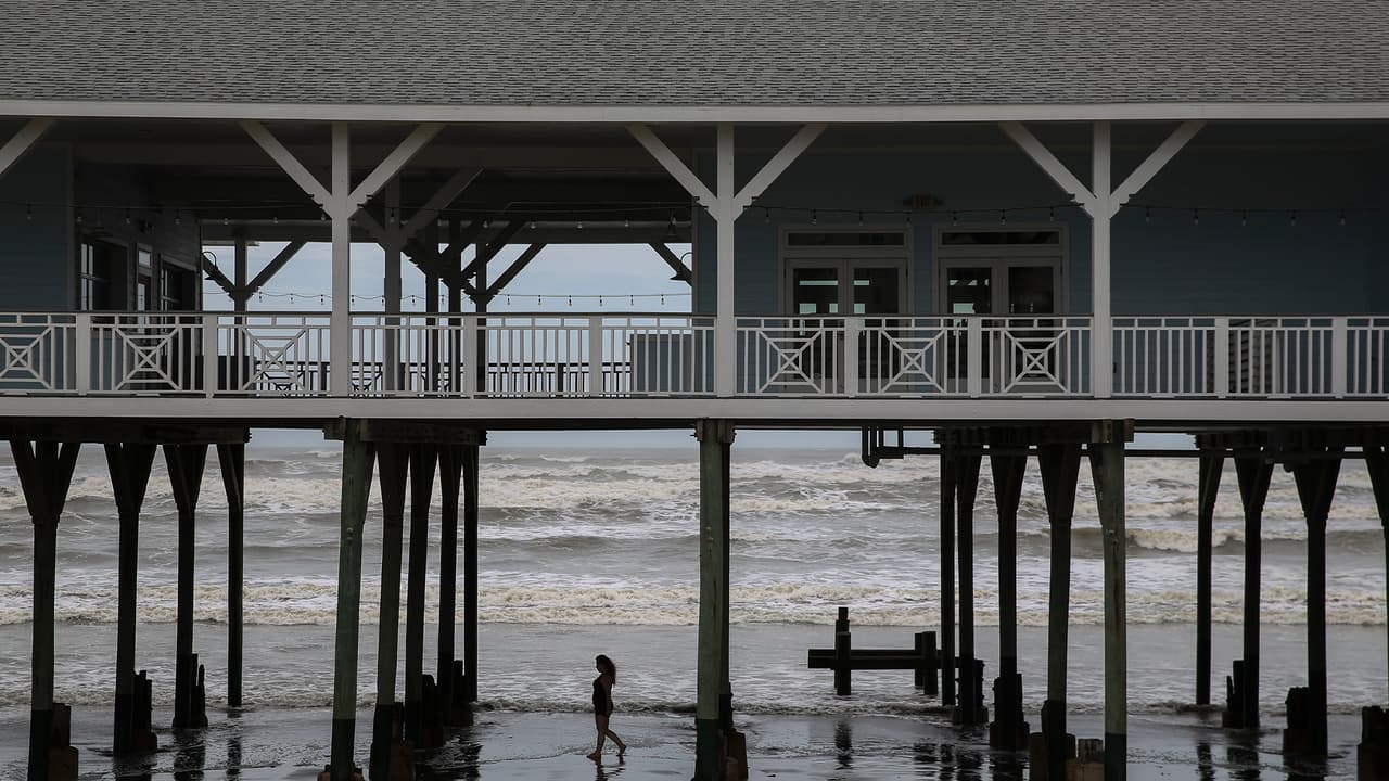 Se pronostica que la potencia de Laure impacte la noche del miércoles.