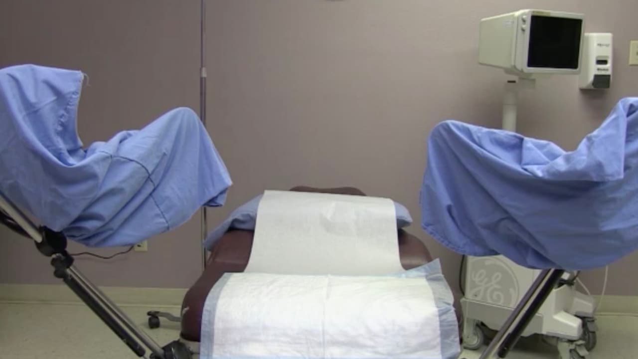 Juez federal suspende temporalmente la ley que prohíbe el aborto en Texas con más de seis semanas de gestación