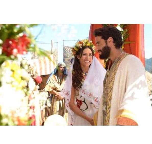 Entretanto, Moisés llegó al pueblo de Madián donde se convirtió en un pastor de ovejas, se casó y tuvo hijos.