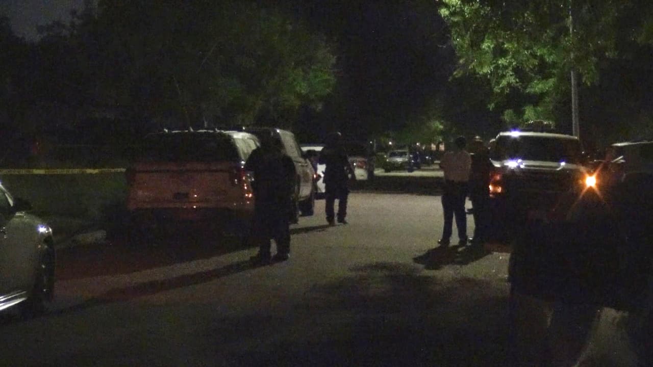 Hallan a dos hombres muertos en una casa al noroeste de Houston: un cuerpo estaba en descomposición