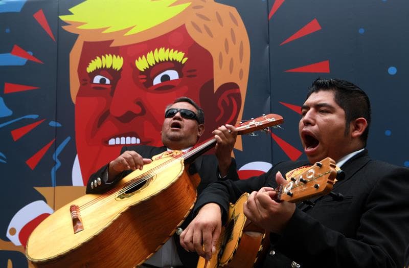 Un grupo de mariachis en una manifestación de repudio en contra de Donald Trump.