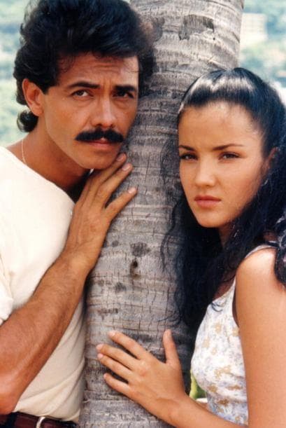 Karla se vio envuelta en rumores desde que estaba en 'Las tontas no van al cielo'
<i> </i>en el 2008. Se decía que padecía anorexia aunque ella siempre lo negó. Finalmente la actriz falleció el 15 de noviembre de 2013, en la Ciudad de México, víctima de insuficiencia respiratoria aguda relacionada con una neumonía viral.
<br>