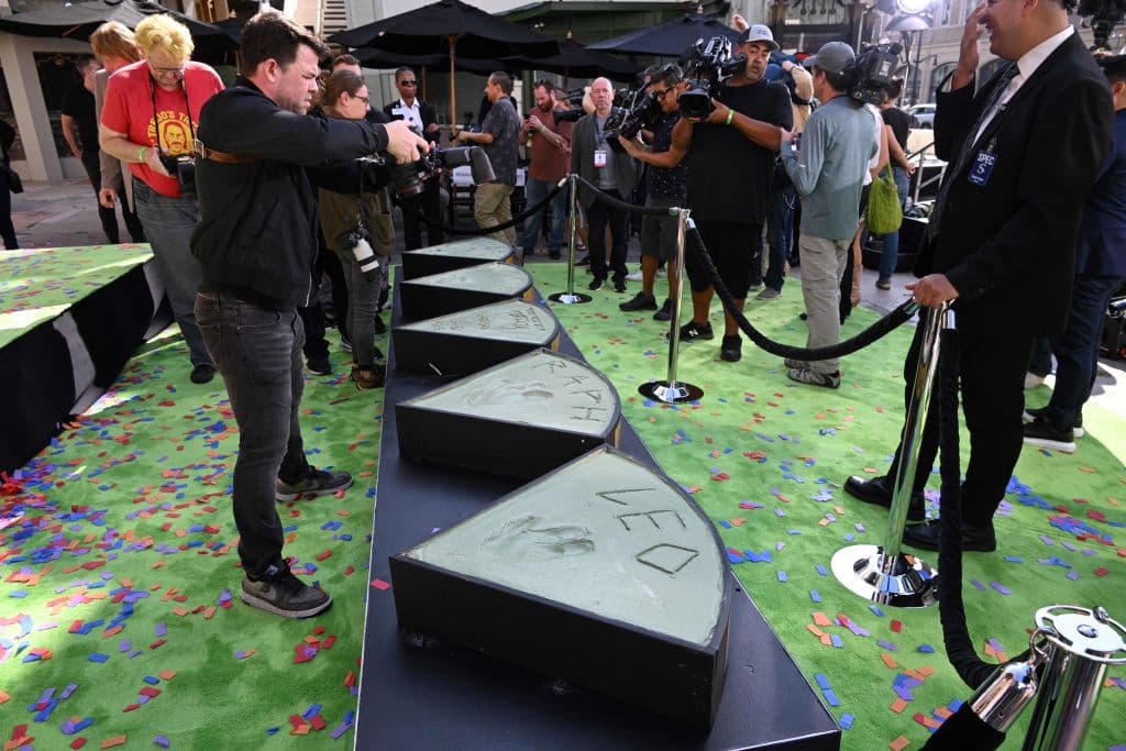 Cada tortuga ninja dejó su huella y firma en un pedazo cortado de una forma muy peculiar.