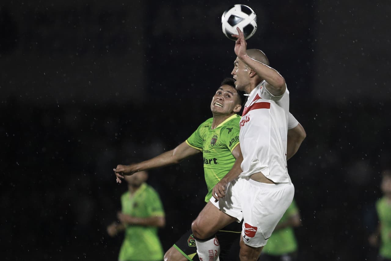 Tras el 1-1, el partido en el Benito Juárez finalmente se salió del molde y la emoción comenzó a fluir en ambos lados de la cancha.