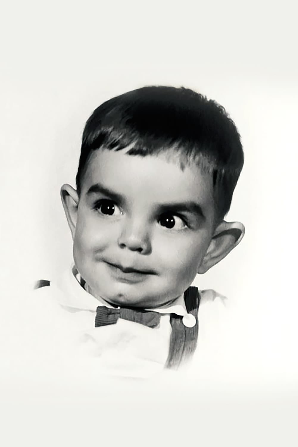 Incursionó en el medio en 1973 como extra en telenovelas, cautivando al público con su carisma.