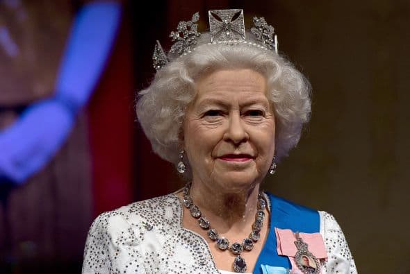 Según los medios, Isabel II ha querido marcar este hito histórico trabajando y sin grandes celebraciones, a diferencia de los que tuvieron lugar en 2012 al cumplirse los 60 años de su reinado.