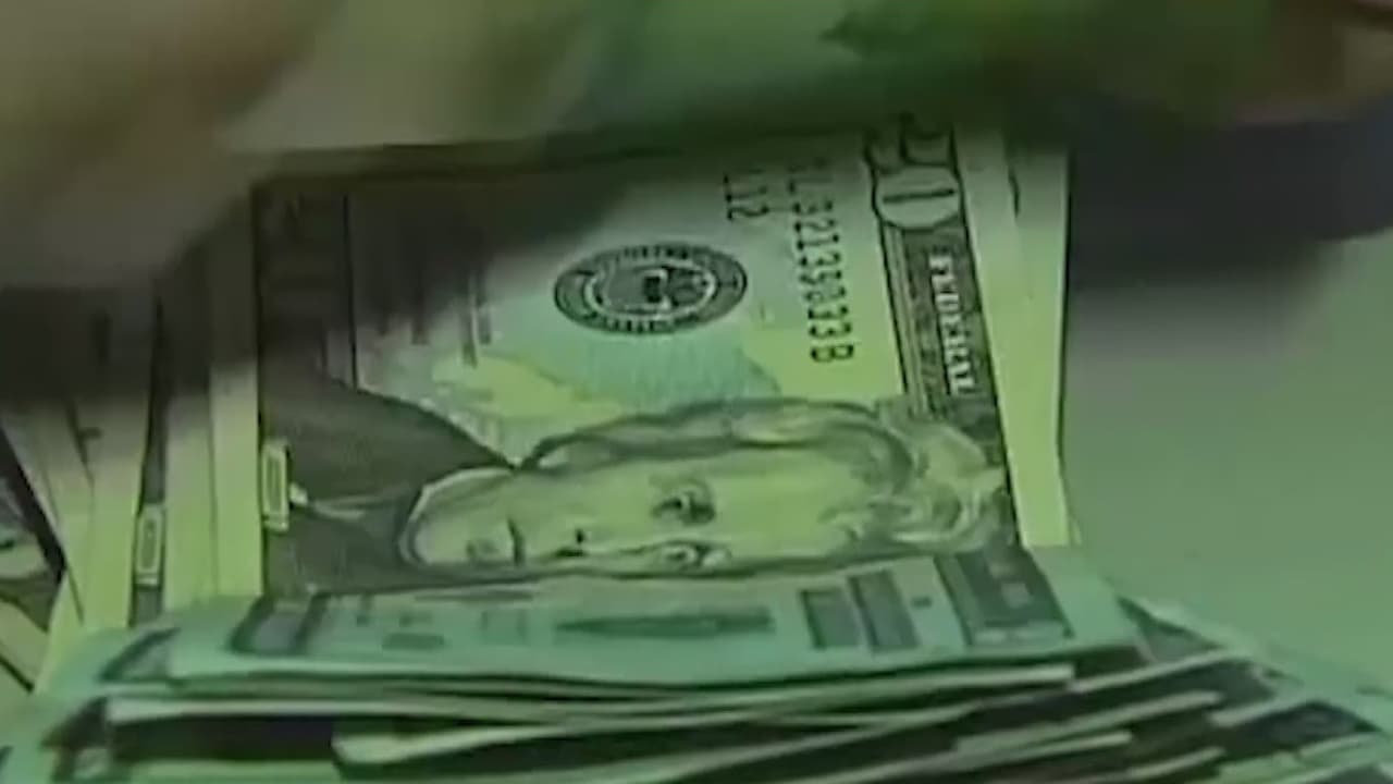 SB1421: ¿Restringirán acceso a servicios bancarios y envíos de dinero a inmigrantes indocumentados?