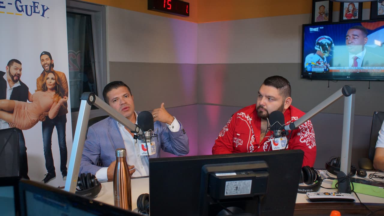 🎶 "¡Qué milagro chaparrito, ya tenía que no nos vemos!" 🎶 Así recibieron a Jorge Medina los locutores del Free-guey show.