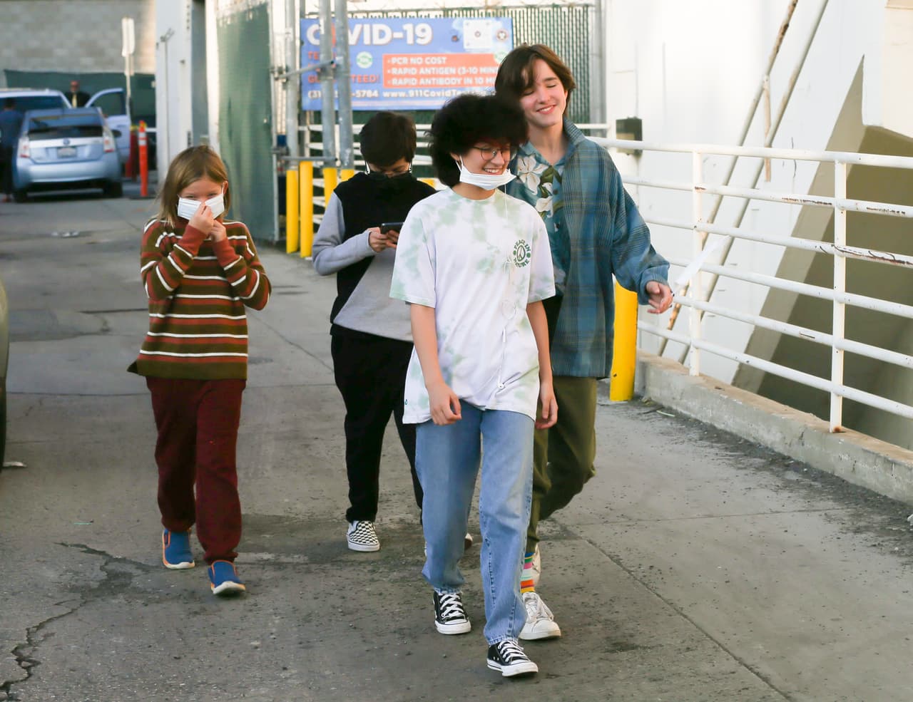 El actor se acompañó de 
<b><a href="https://www.univision.com/famosos/seraphina-hija-ben-affleck-estilo-13-anos-fotos" target="_blank">su hija Seraphina</a> </b>(12 años) y su hijo Sam (9). 
<br>