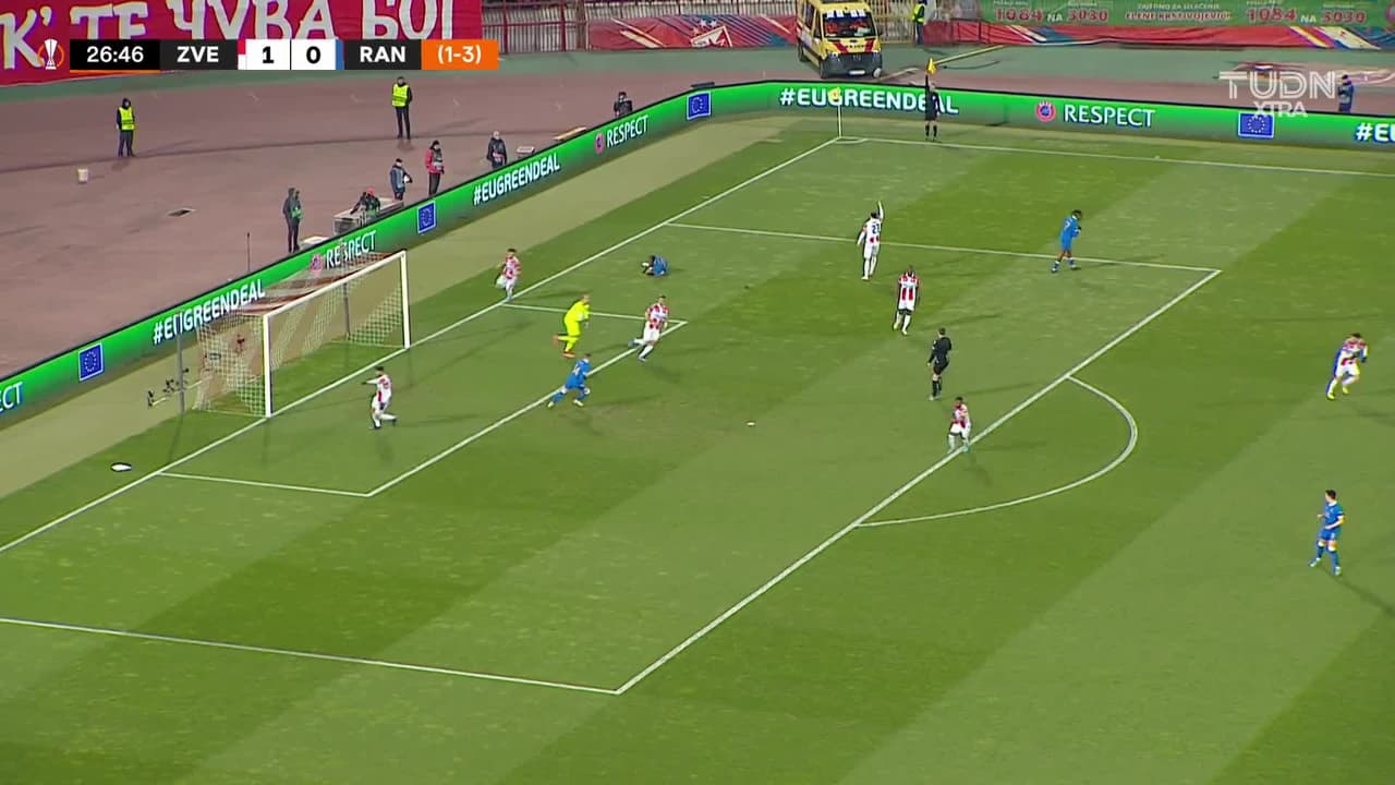 ¡TIRO ATAJADO! disparo por Alfredo Morelos.