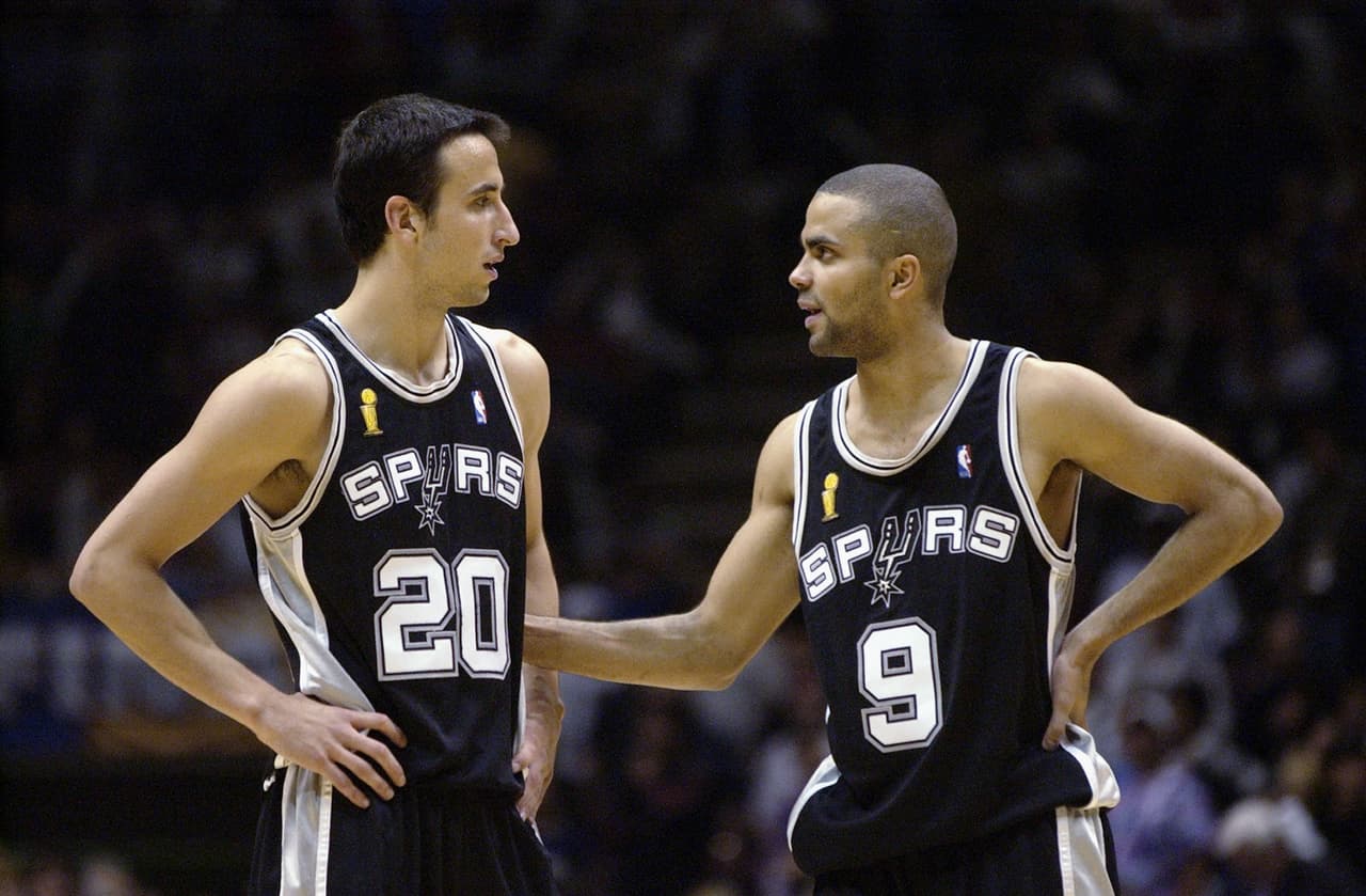 Su calidad no pasó desapaercibida en la NBA y el entrenador Gregg Popovic decidió probar suerte con el joven escolta argentino y no se equivocó. Fue firmado en 2003 por los San Antonio Spurs.