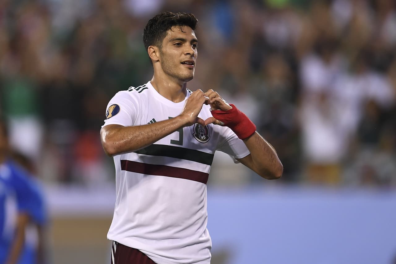 Jiménez ratifica con el 'Tri' la gran temporada que vivió con e Wolverhampton, a la espera de consolidarse en la selección.