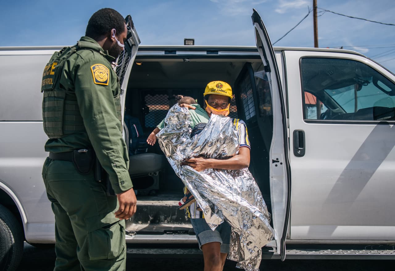 Gobierno reconoce que no tiene capacidad para rastrear a todos los inmigrantes liberados en la frontera con México