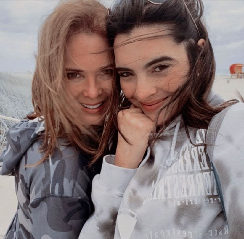 La actriz de 32 años compartió que Astrid le ha inculcado el amor y la responsabilidad por la actuación, consejos que toma en cuenta.
<br>