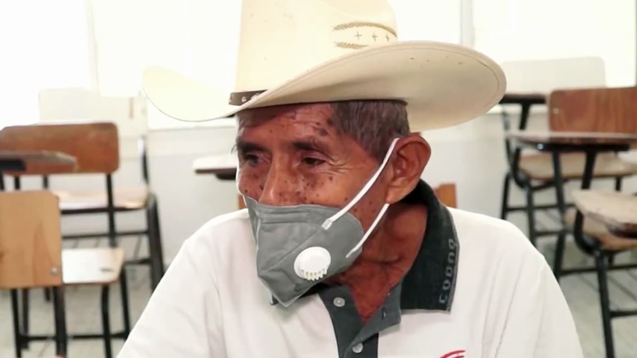 Don 
<a href="https://www.univision.com/shows/despierta-america/con-80-anos-de-edad-y-contra-todo-obstaculo-campesino-mexicano-cumple-su-sueno-al-graduarse-de-la-preparatoria-video">Víctor Nicolás</a> tiene 80 años. Su edad no ha sido ningún impedimento para cumplir su sueño, pues el campesino mexicano se graduó de la preparatoria y sigue adelante como un gran ejemplo.