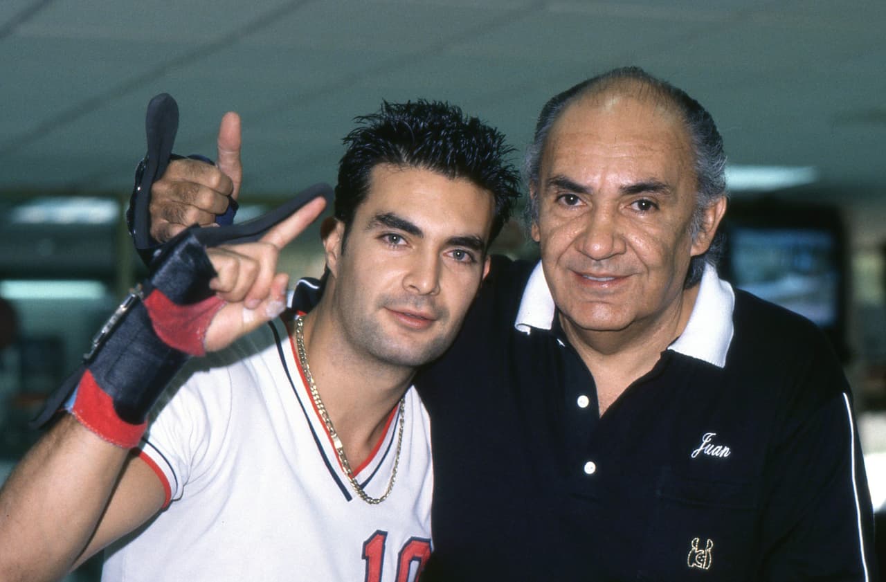 Fue entonces que los médicos de don Juan tuvieron que intervenir para que aquel cuadro no se complicara más. 
<br>