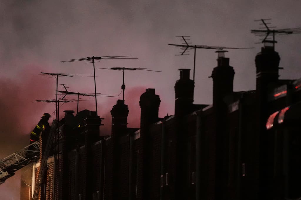 El gobernador de Pensilvania, Josh Shapiro, dijo en una conferencia de prensa el viernes por la noche que las autoridades esperaban víctimas mortales en el "terrible desastre de aviación".
<br>