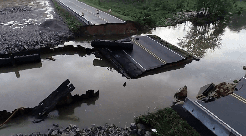 Calles cerradas y algunos deslaves dejan fuertes lluvias el fin de semana en Carolina del Norte