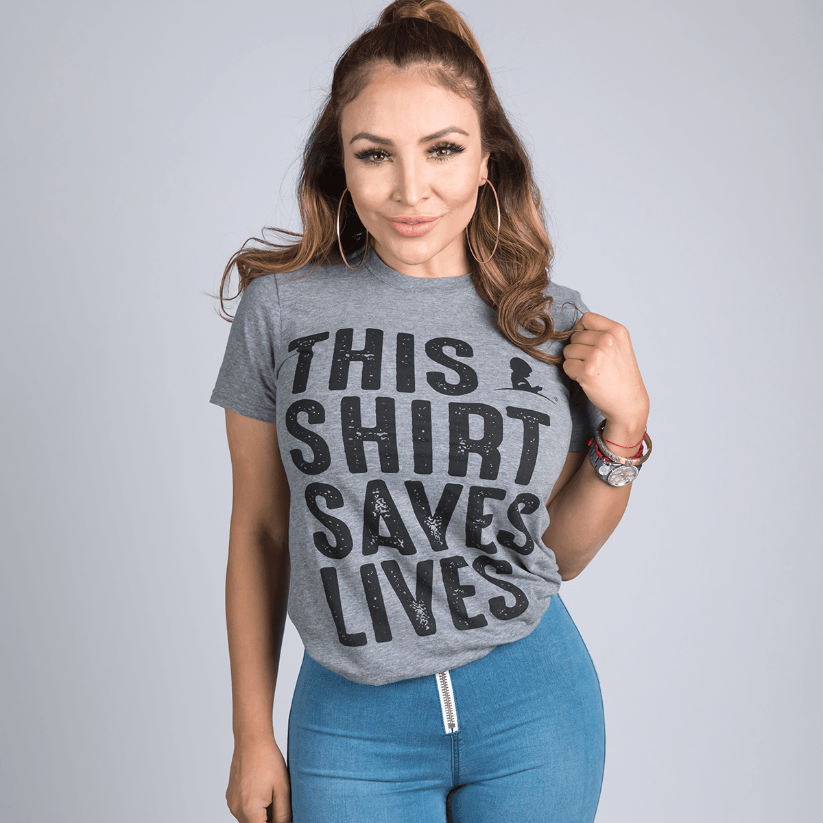 <b>La Bronca</b> también se puso la camiseta de 
<b>St. Jude</b> y prometió convertirse en un 
<b><a href="https://www.univision.com/temas/radioton-promesa-y-esperanza">Ángel de Esperanza</a></b>.
<br>
<br>
<b>DONA AQUÍ: <a href="http://bit.ly/UnidosConStJude" target="_blank">bit.ly/UnidosConStJude</a></b>