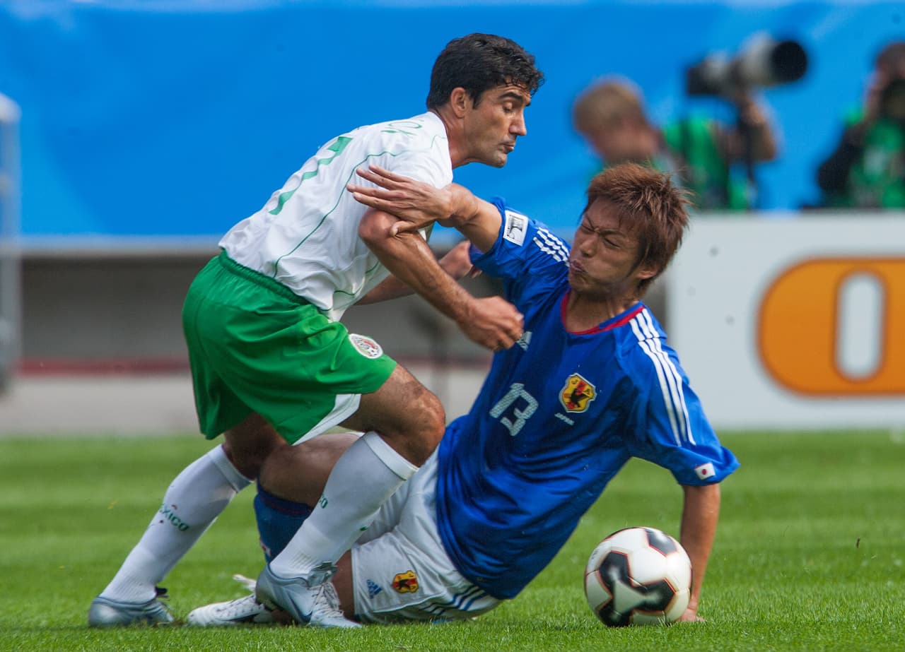 Su debut fue ante la selección nipona y se impuso por marcador de 2-1 con goles de Sinha y ‘Kikín’ Fonseca. En aquella Copa Confederaciones la selección mexicana fue cuarta del torneo.
<br>