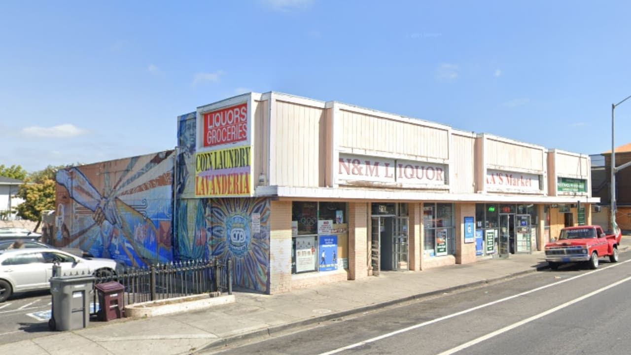 La ejecución se registró en N&M Liquors, un negocio localizado en la cuadra 200 de A Street en Hayward, según la Oficina del Sheriff del Condado de Alameda.