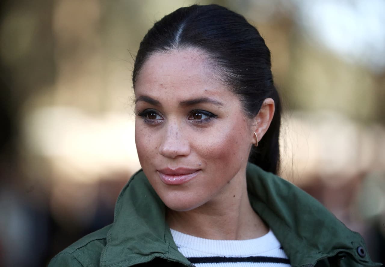 No obstante, los fans de la realeza británica han generado diversas teorías basadas en detalles como los colores que se usaron en el ‘baby shower’ de Meghan en Nueva York, o incluso en supuestas declaraciones de la duquesa de Sussex o el príncipe Harry.
<br>