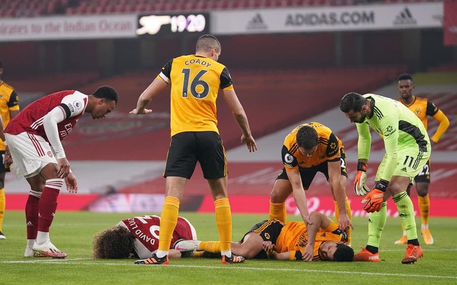 Wolverhampton se lleva la victoria 2-1 ante el Arsenal. El mexicano Raúl Jiménez salió lesionado y conmocionado tras un choque de cabezas. Los goles de los Wolves corrieron a cargo de Pedro Neto y Daniel Podence, mientras que el único tanto de los 'Gunners' fue por parte de Gabriel Dos Santos Magalhaes, en la Premier League.
