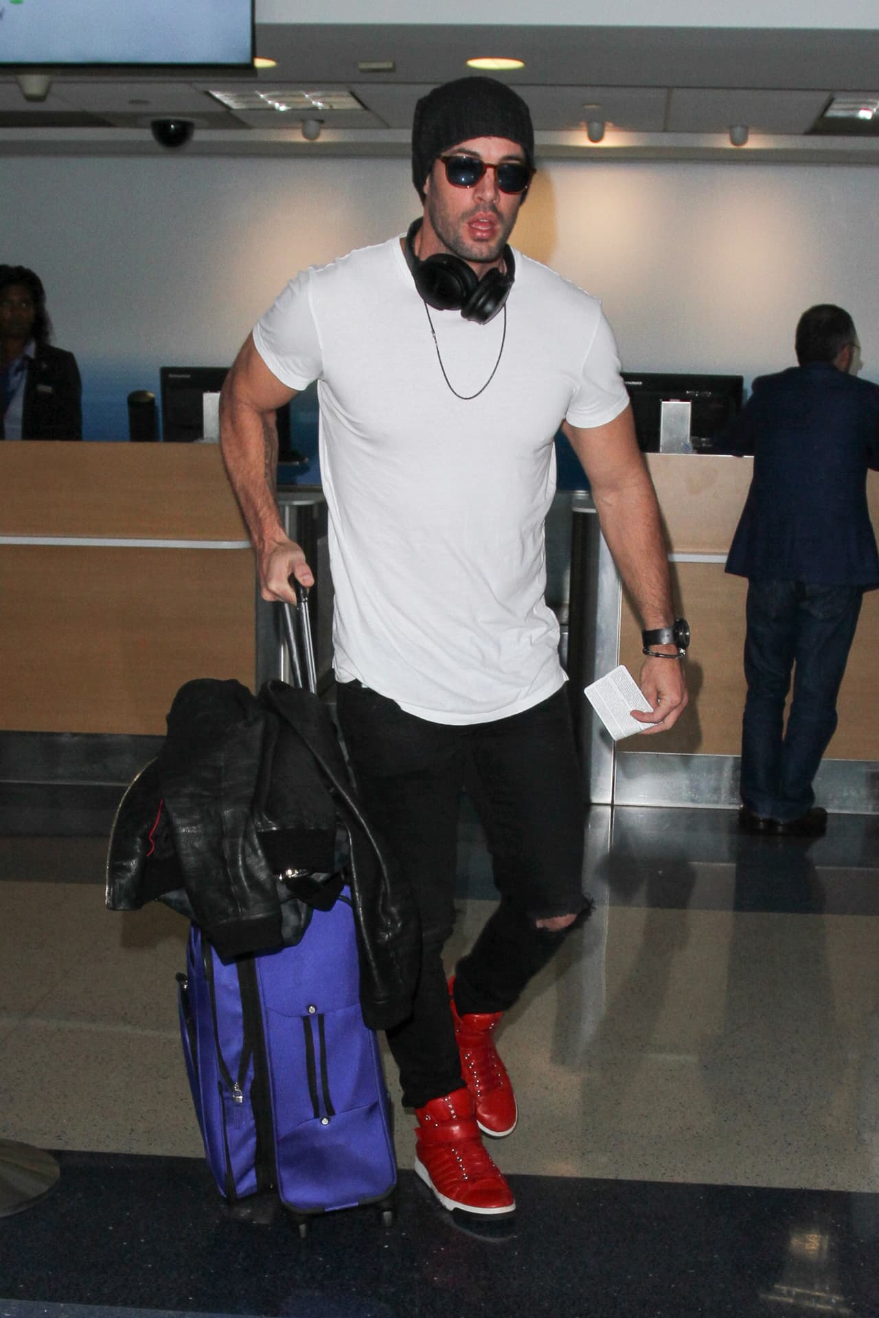 Por su parte, del otro lado del país, William Levy fue captado en el aeropuerto de Los Ángeles.