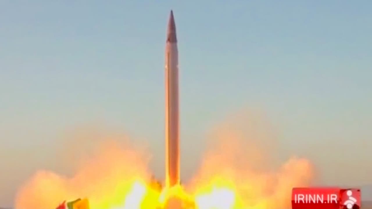 Irán desafía a Trump y realiza ejercicios militares que incluyen pruebas con misiles