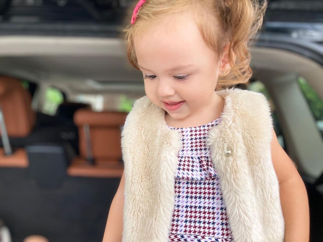 Esta nena sin duda con el tiempo sonríe cada vez más, y también se le encuentra mayor parecido con su hermosa mami.