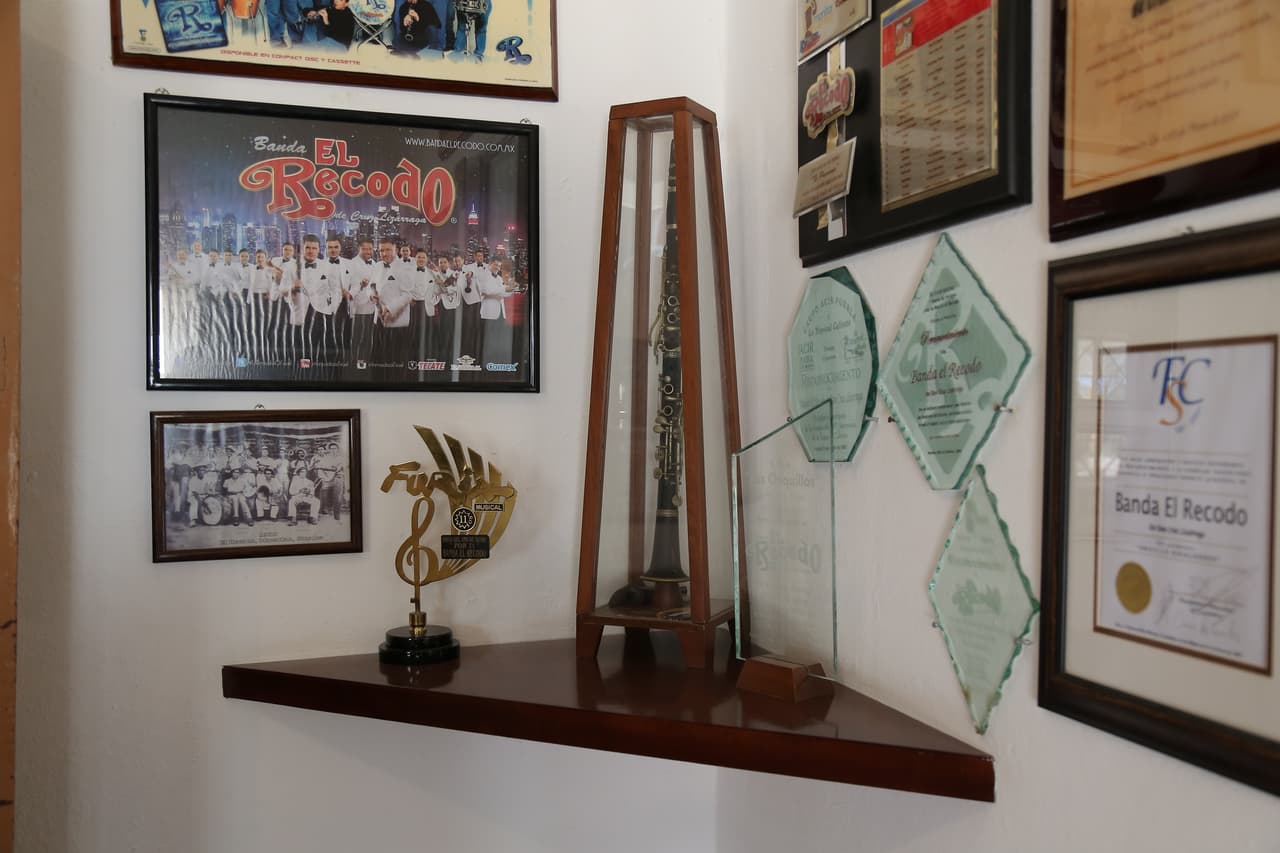 Los premios otorgados a la banda se encuentran perfectamente cuidados en esta casa.