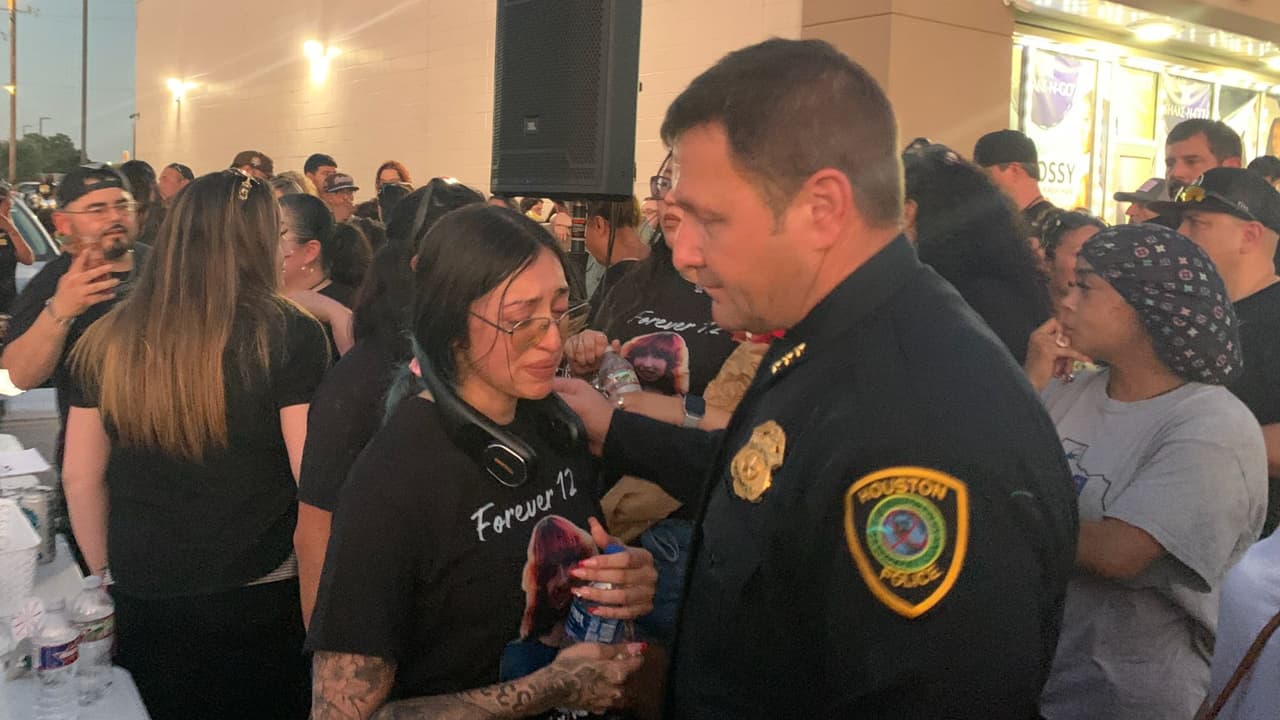 <a href="https://www.univision.com/shows/noticiero-univision/son-monstruos-entre-lagrimas-rompe-el-silencio-la-madre-de-la-nina-hispana-estrangulada-en-texas-video">Alexis Nungaray</a> (izq.), madre de Jocelyn, se ha expresado en entrevistas sobre los sospechosos de matar a su hija: 
<b>“Son crueles, malvados, ni siquiera voy a llamarlos humanos. Son monstruos”. </b>