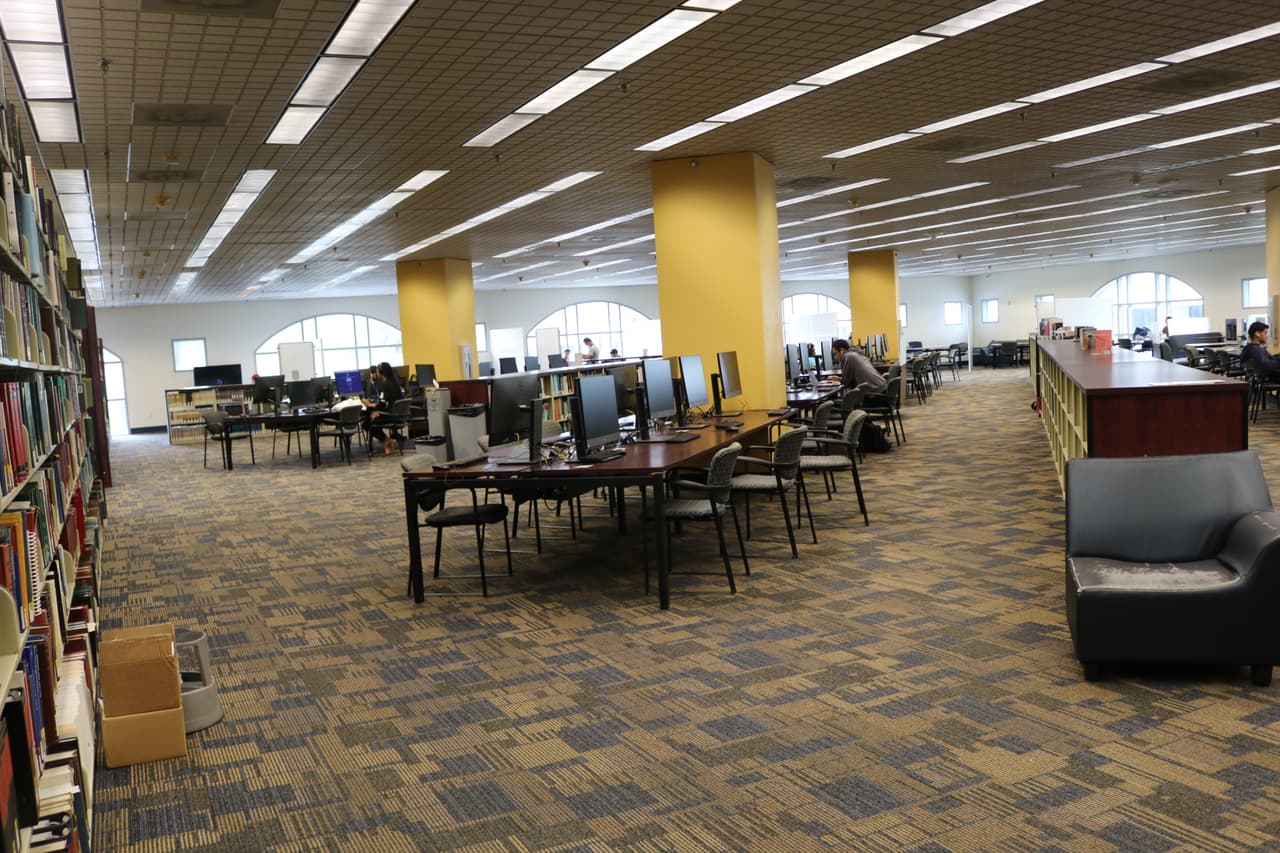 “El repositorio digital alberga colecciones digitales únicas de recursos culturales, históricos, académicos, educativos y comunitarios; incluyendo libros raros, manuscritos, mapas, fotografías e historias orales en poder de FIU, así como de instituciones asociadas”, se lee en el sitio web de la biblioteca 'Steven and Dorothea Green Library'.