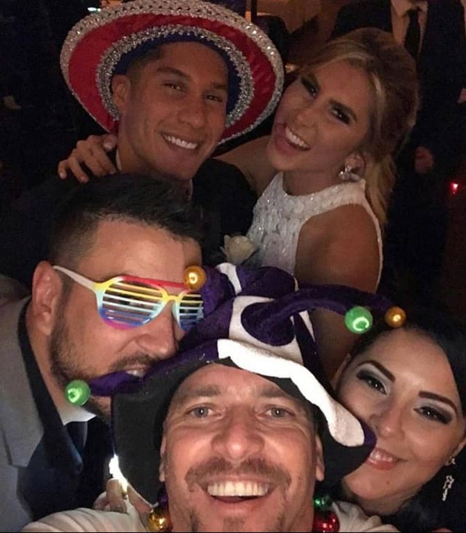 Aquí los novios bailando y disfrutando con sus invitados hasta la madrugada del domingo.