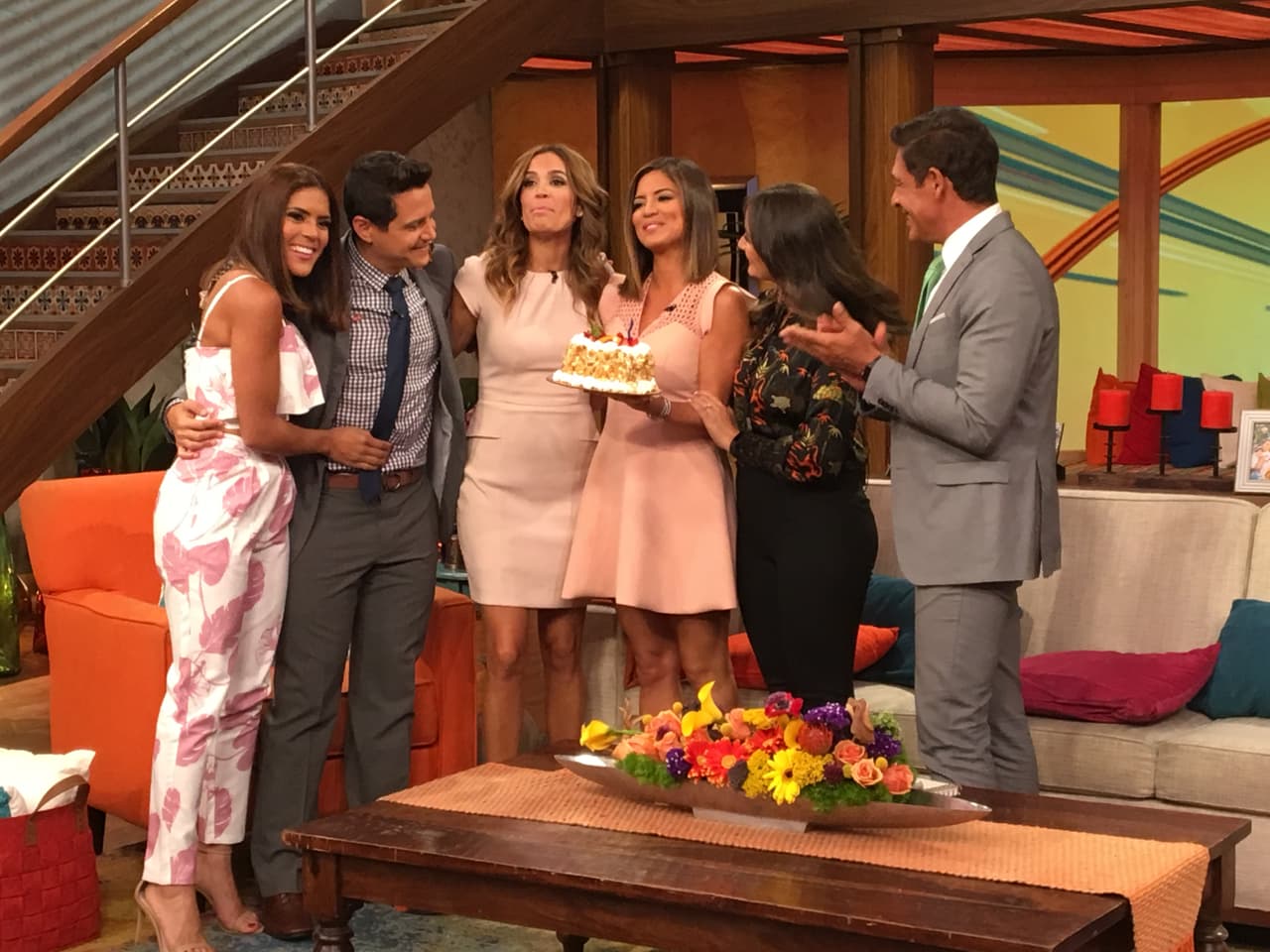 Todos en Despierta le demostraron su cariño con abrazos y regalos.