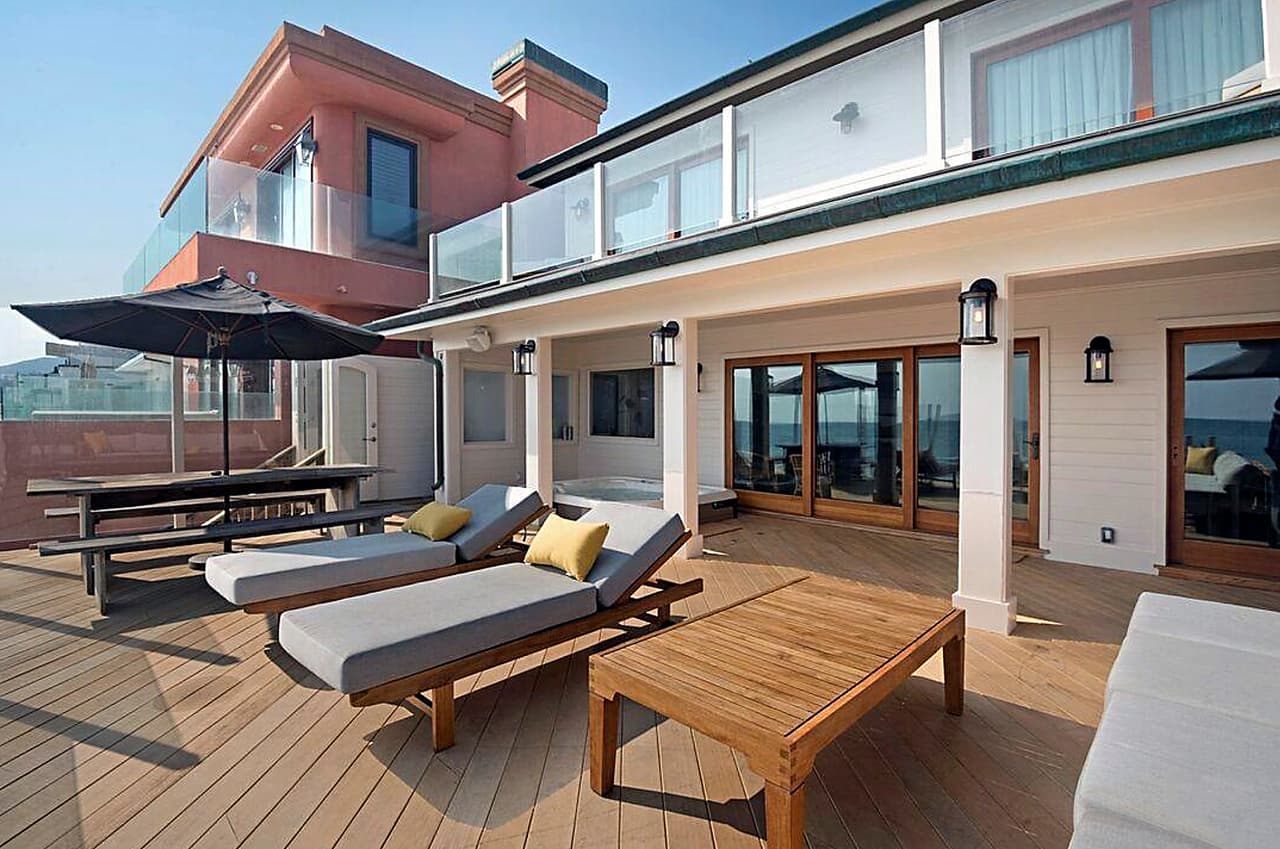 Esta residencia la adquirió en 1998 por 1.6 millones de dólares, pero ahora está en el mercado por 10 millones.
<br>