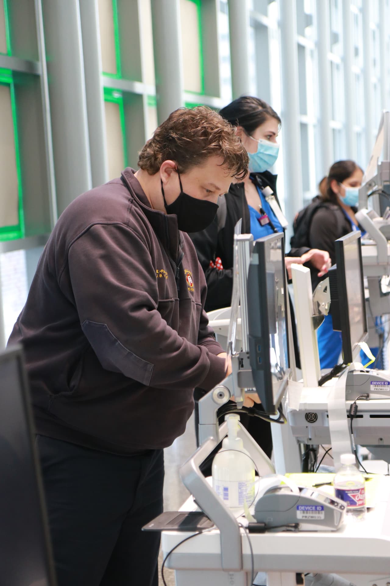 Este sábado se espera que oficiales de la policía de Dallas también recibirán la vacuna contra el coronavirus.
<br>