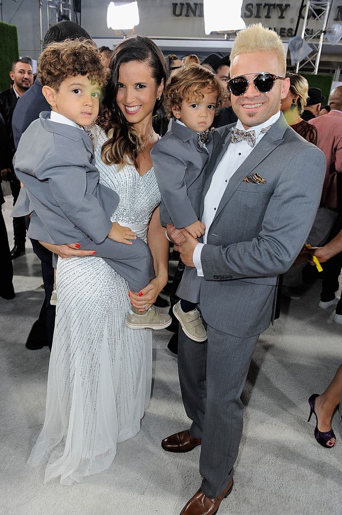 Sin embargo, acotó que esta situación no fue la causante del divorcio. La pareja anunció la separación en octubre pasado. Nacho 
<b><a href="https://www.univision.com/shows/despierta-america/nacho-de-chino-y-nacho-pide-matrimonio-y-perdon-a-la-madre-de-sus-hijos" target="_blank">le pidió matrimonio </a></b>en mayo de 2013 durante la celebración de los 16 años de 
<b><a href="https://www.univision.com/shows/despierta-america" target="_blank">Despierta América</a></b>. Un año después, en febrero de 2014, se casaron en una ceremonia íntima.
<br>