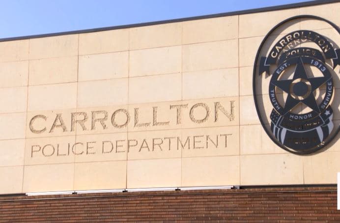 Joven de 19 años muere al estrellar su carro contra un árbol en una carrera ilegal en Carrollton