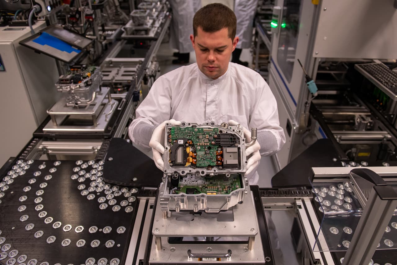 Cierra proceso de visas H-1B para 2024: cómo saber si te seleccionaron, te la negaron o fue invalidado el proceso