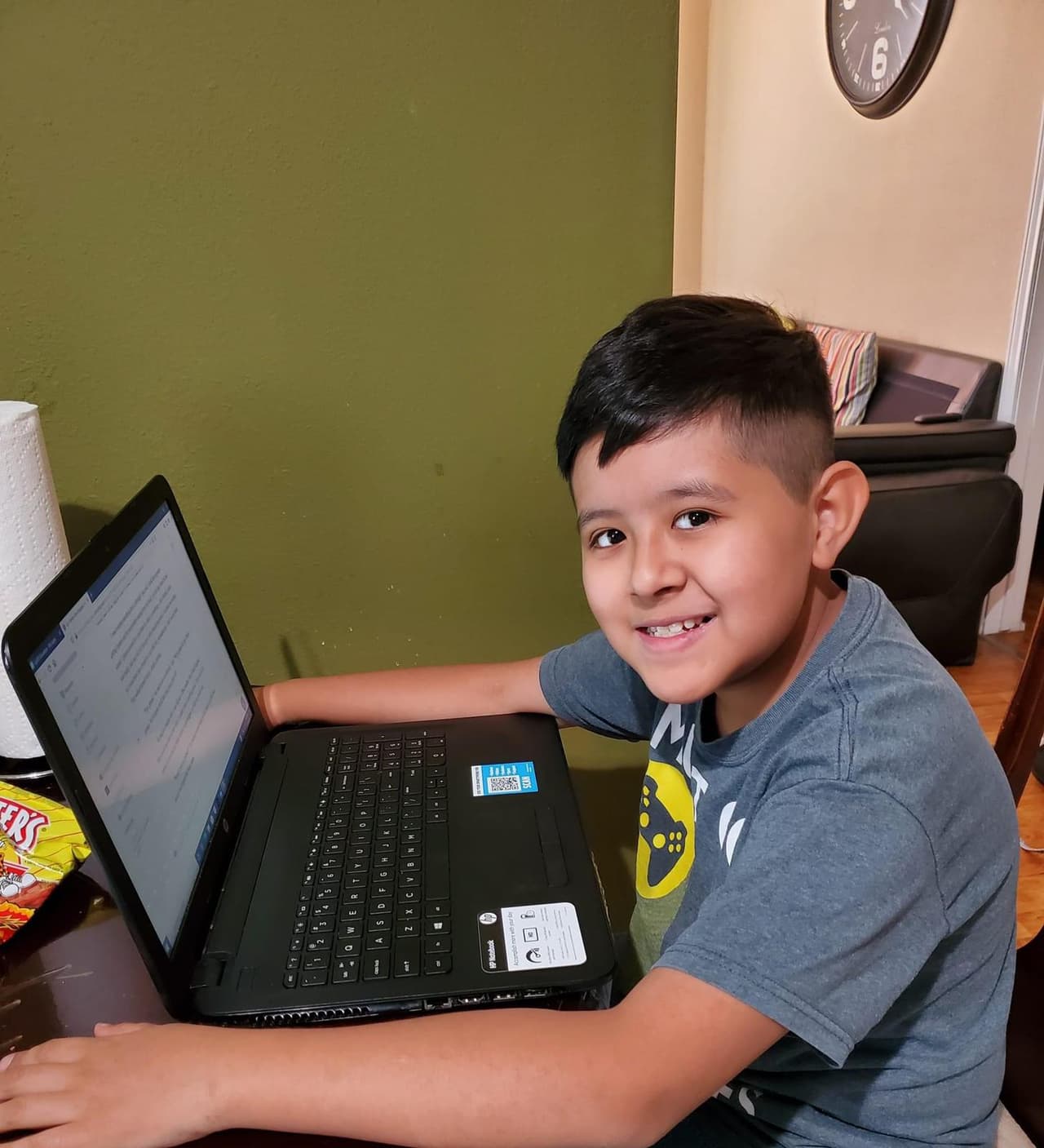 Otros sonreían a la cámara para la foto mientras estudiaban.
<br>