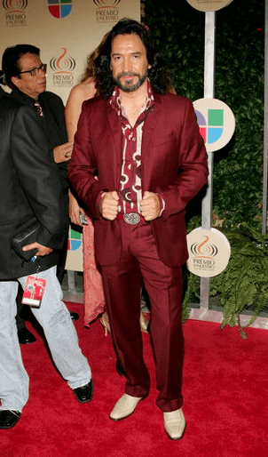 <b>Marco Antonio Solis (2013) </b>El Buki llegó vistiendo como un vaquero en piyama. Estilo y estampa propios.