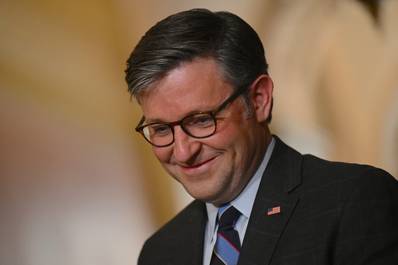 Mike Johnson, el aliado de Trump que le mantiene 'cerrado' el Congreso a Biden