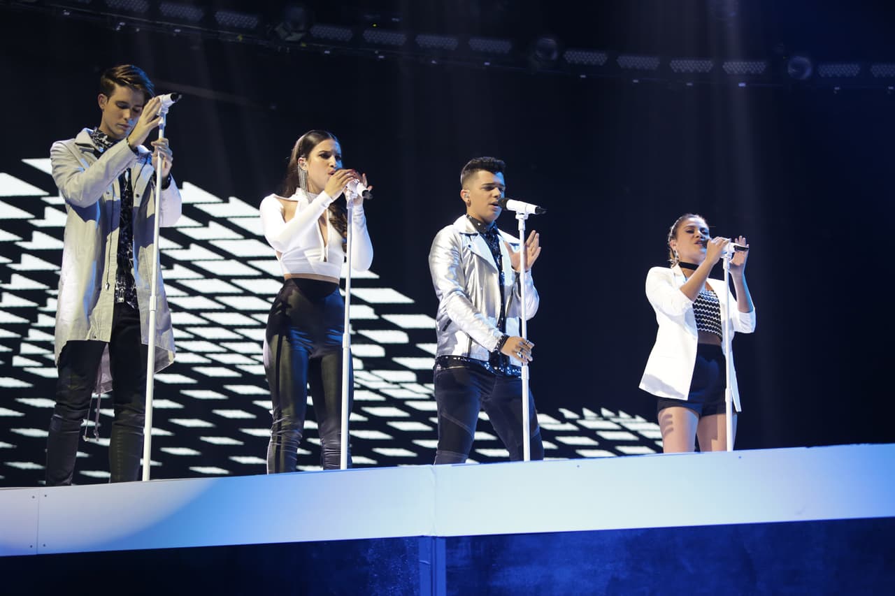 Y del pop pasaron a una canción de Alejandra Guzmán.