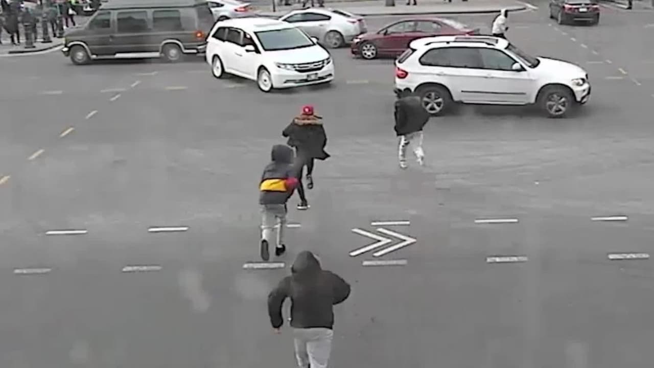 Tiroteo a plena luz del día en intersección muy concurrida en El Bronx