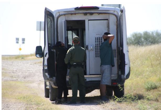 Una nueva detención de inmigrantes se registró este martes en una carretera de San Antonio.