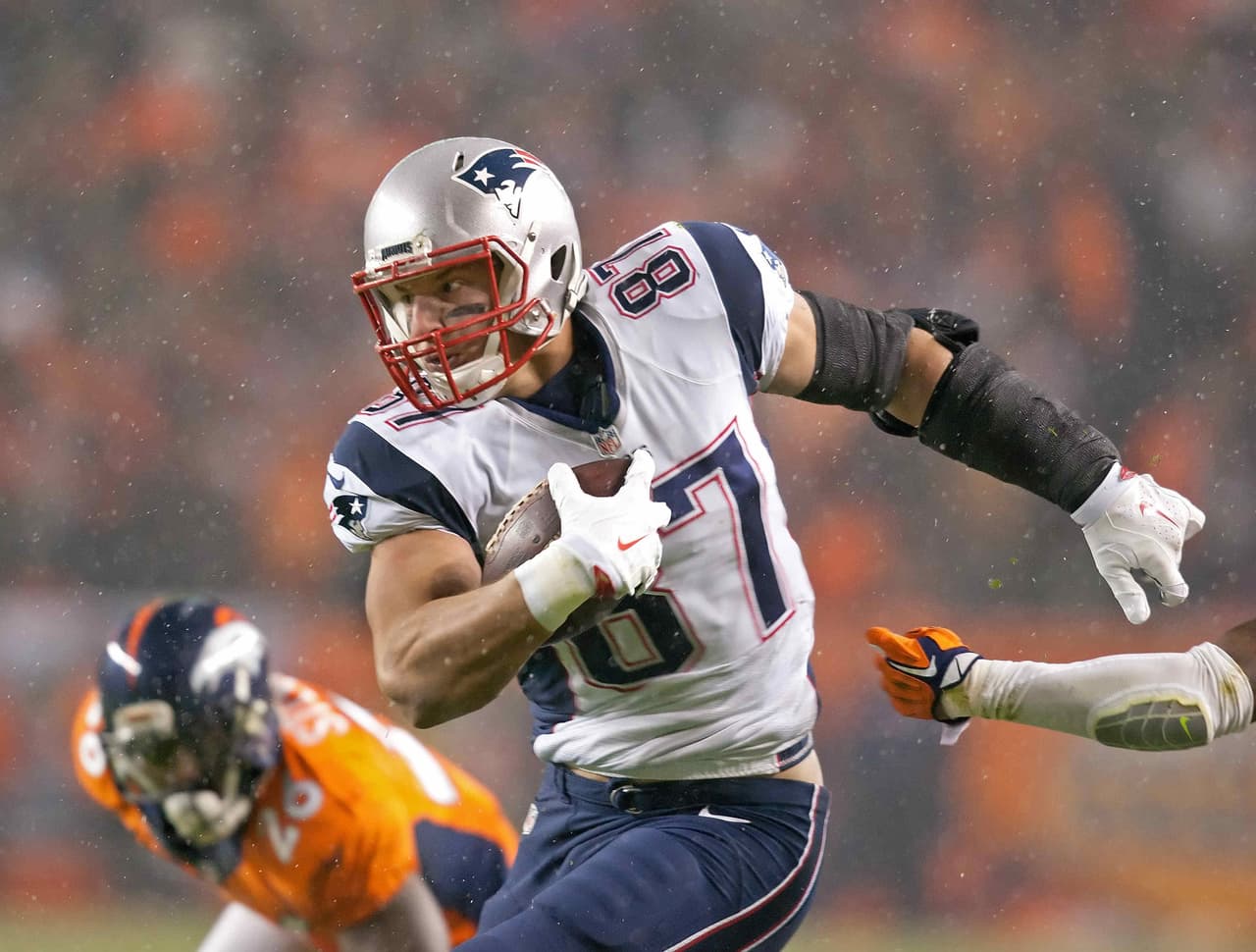 Rob Gronkowski dice que le han marcado excesivamente interferencias ofensivas