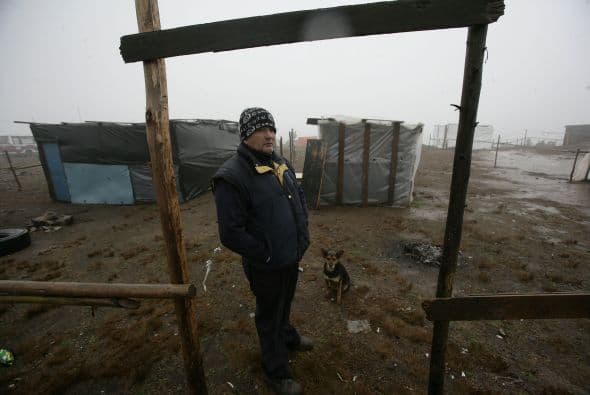 Las personas en situación de pobreza en el país aumentaron en el 2010 en 20 por ciento, al caer otros 500 mil chilenos en esa condición, según informó el martes el ministro de Planificación, Felipe Kast.