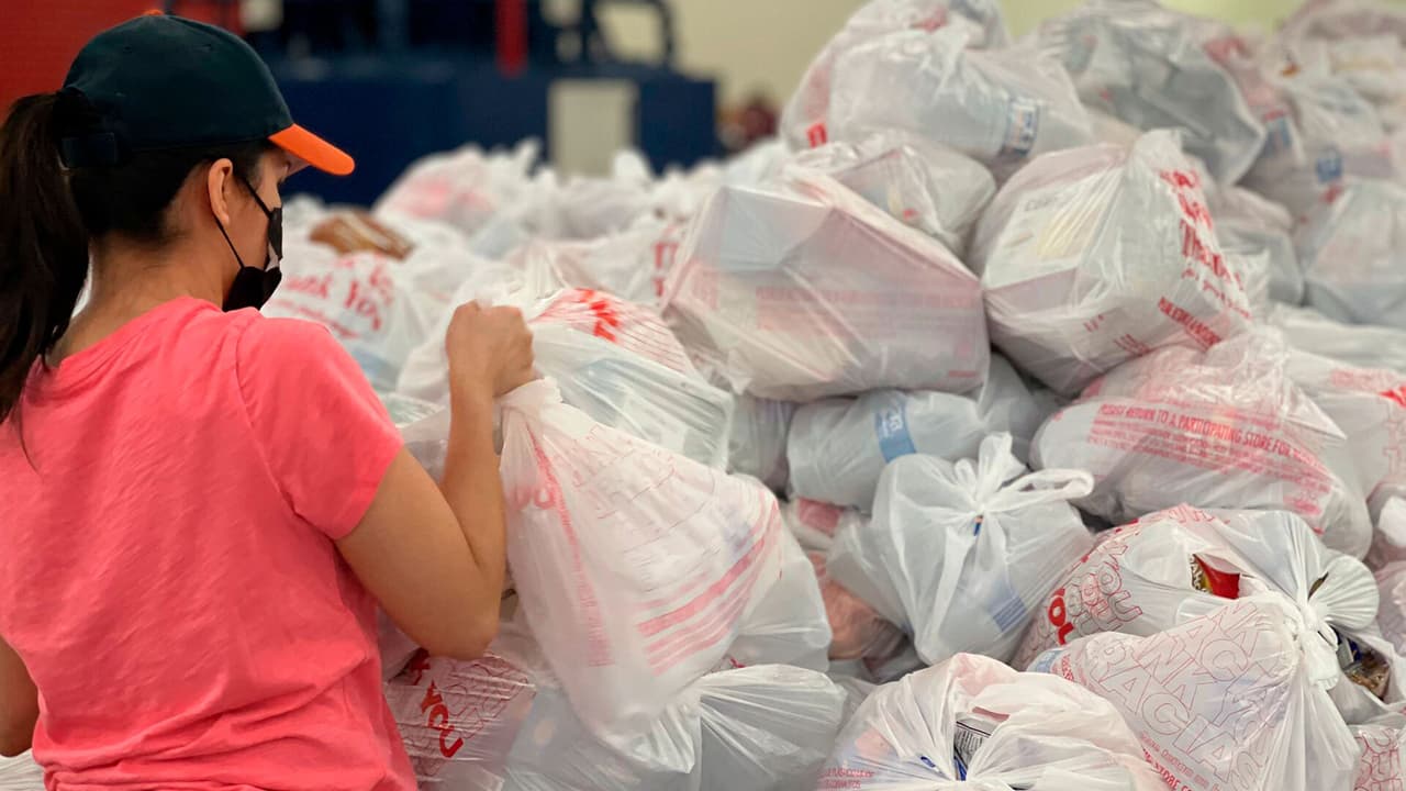Se espera servir a 25.000 personas en el Centro de Convenciones George R. Brown, en el centro de Houston